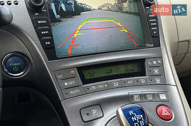 Хэтчбек Toyota Prius 2012 в 