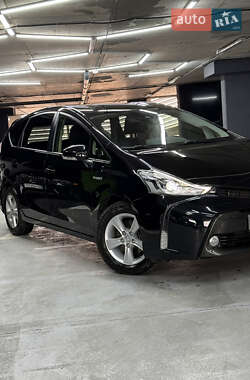 Хетчбек Toyota Prius 2018 в 