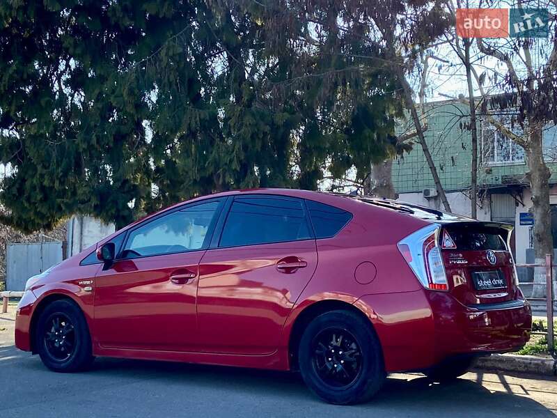 Хэтчбек Toyota Prius 2015 в Николаеве