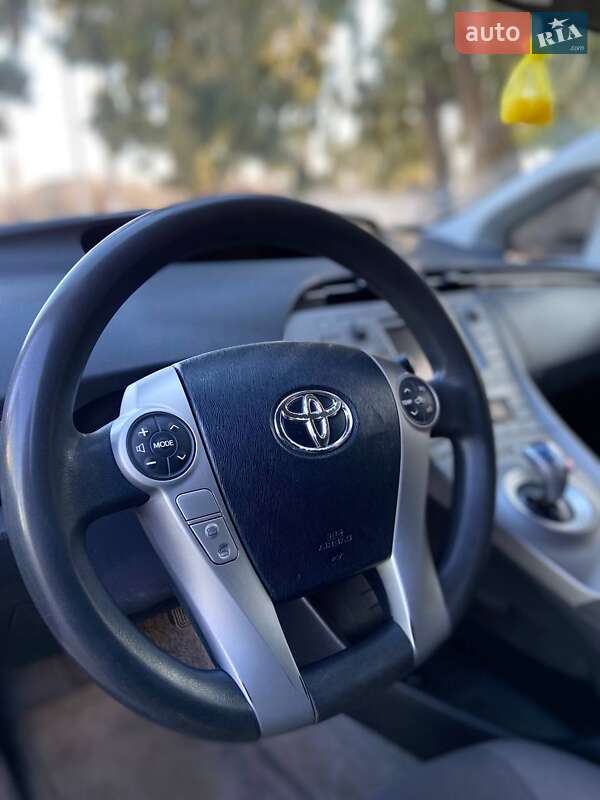 Хэтчбек Toyota Prius 2015 в Николаеве