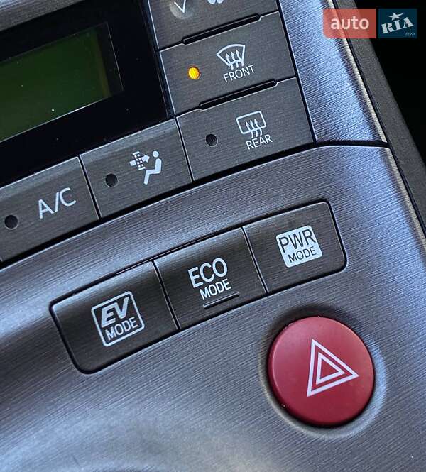 Хэтчбек Toyota Prius 2015 в Николаеве