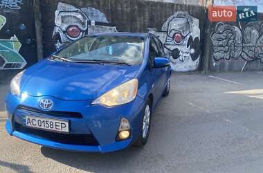 Хэтчбек Toyota Prius 2012 в 