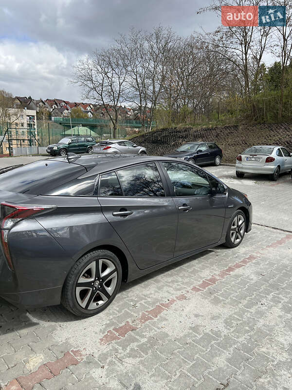 Хэтчбек Toyota Prius 2015 в Киеве