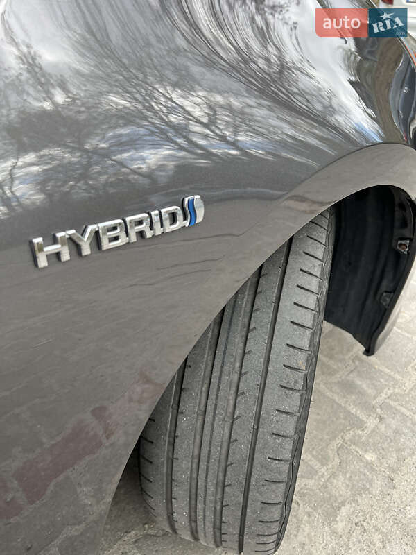Хэтчбек Toyota Prius 2015 в Киеве