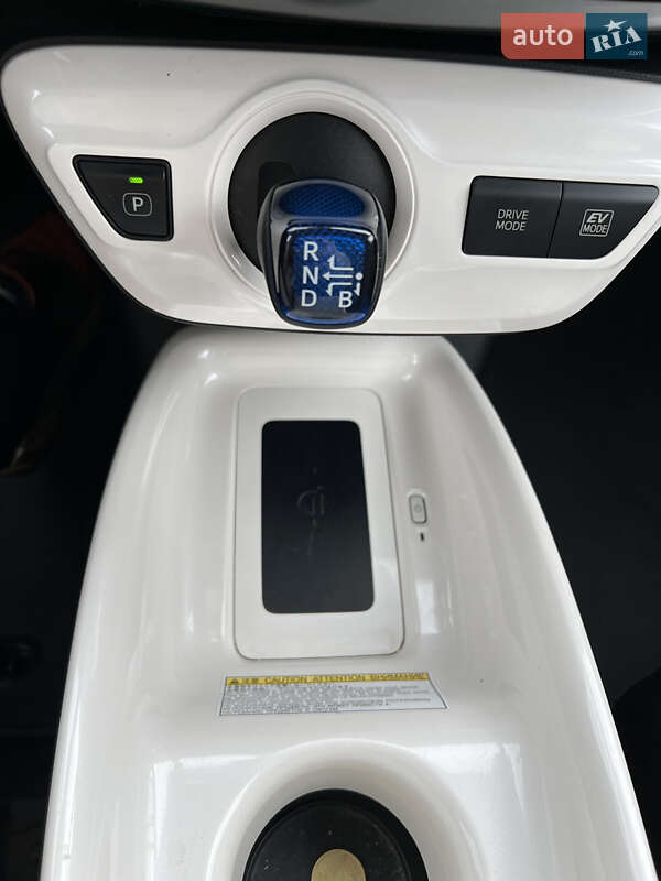Хэтчбек Toyota Prius 2015 в Киеве