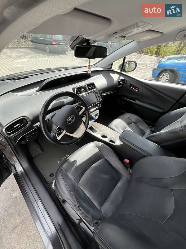 Хэтчбек Toyota Prius 2015 в Киеве