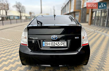 Хэтчбек Toyota Prius 2011 в 