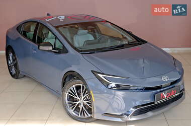 Хэтчбек Toyota Prius 2024 в 