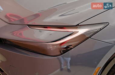Хэтчбек Toyota Prius 2024 в 