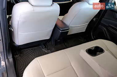Хэтчбек Toyota Prius 2024 в 