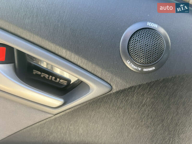 Хетчбек Toyota Prius 2014 в Дніпрі