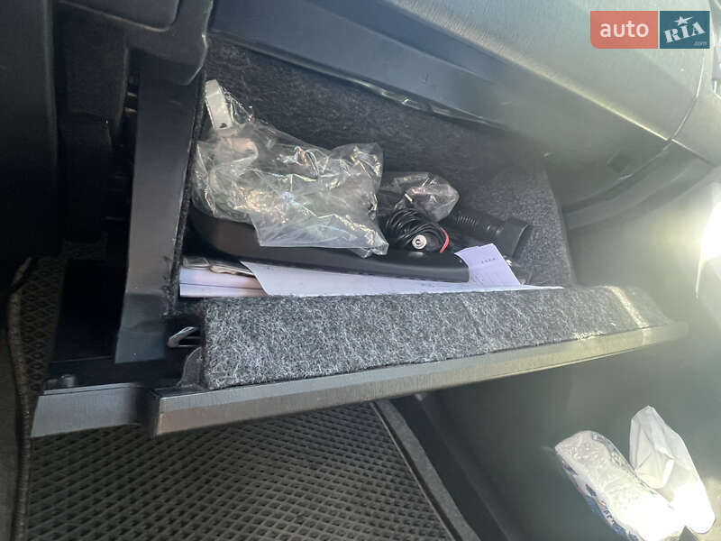 Хетчбек Toyota Prius 2014 в Дніпрі