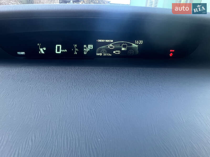 Хетчбек Toyota Prius 2014 в Дніпрі