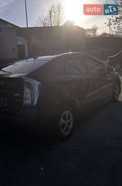 Хэтчбек Toyota Prius 2013 в 