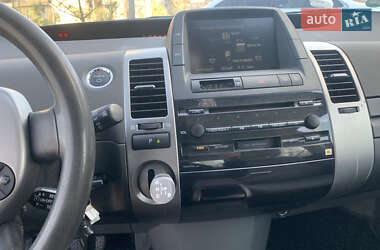 Хэтчбек Toyota Prius 2005 в 