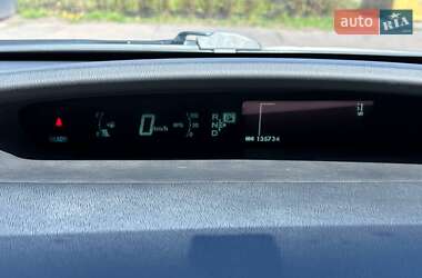 Хетчбек Toyota Prius 2013 в 