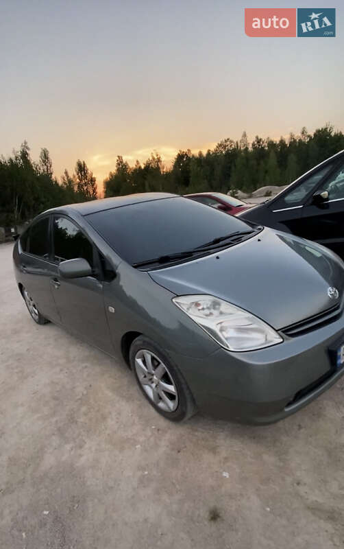 Хетчбек Toyota Prius 2005 в 