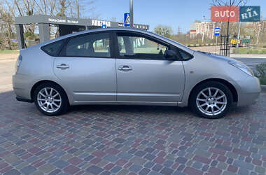 Хэтчбек Toyota Prius 2005 в 