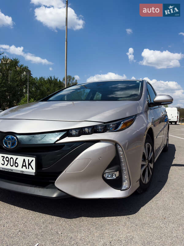Хетчбек Toyota Prius 2017 в Кам'янському