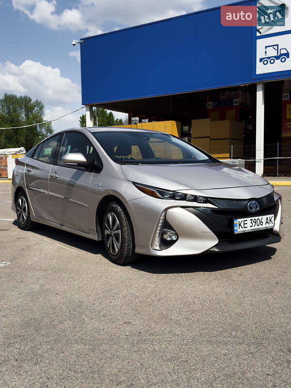 Хетчбек Toyota Prius 2017 в Кам'янському