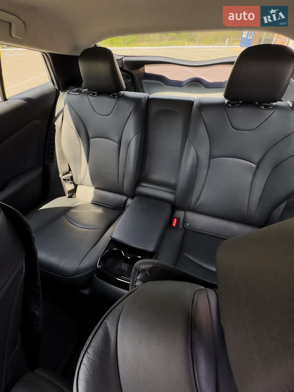 Хетчбек Toyota Prius 2017 в Кам'янському