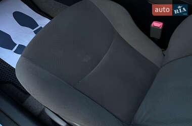 Хетчбек Toyota Prius 2012 в 