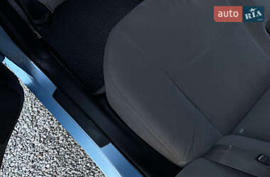 Хетчбек Toyota Prius 2012 в 