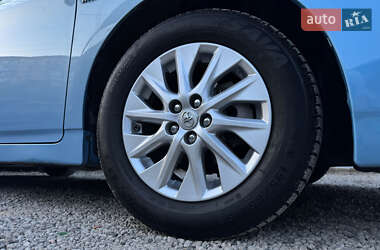 Хетчбек Toyota Prius 2012 в 