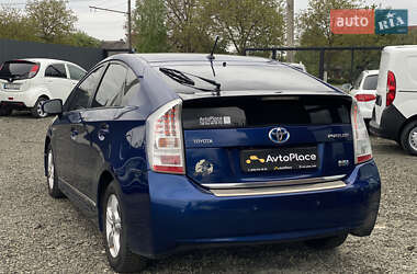Хэтчбек Toyota Prius 2010 в 
