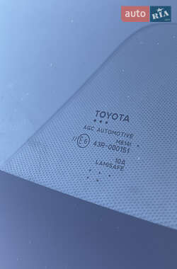 Хетчбек Toyota Prius 2017 в 