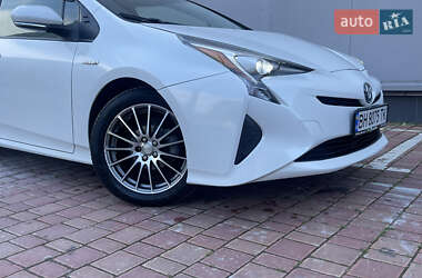 Хетчбек Toyota Prius 2017 в 