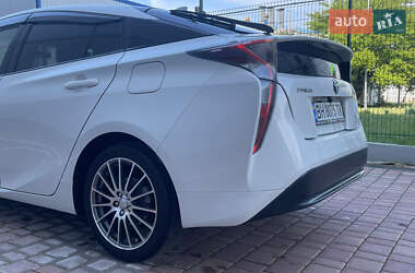 Хетчбек Toyota Prius 2017 в 