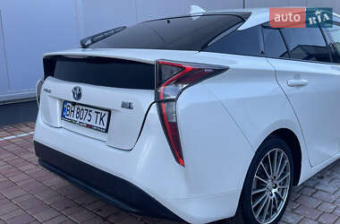 Хетчбек Toyota Prius 2017 в 