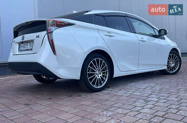 Хетчбек Toyota Prius 2017 в 
