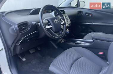 Хетчбек Toyota Prius 2017 в 