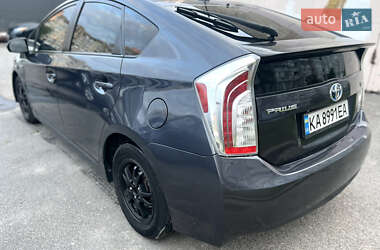 Хетчбек Toyota Prius 2012 в 