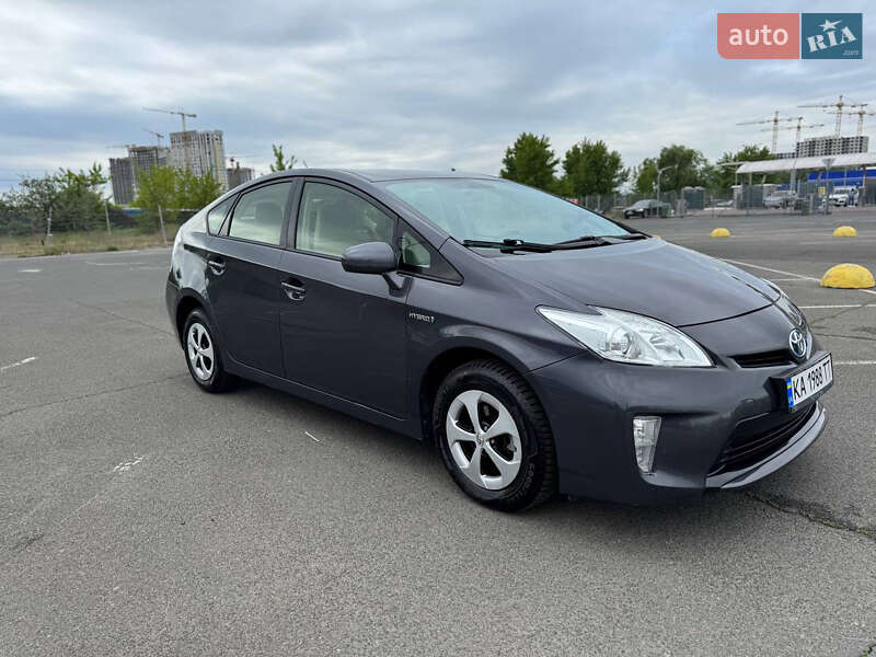 Хетчбек Toyota Prius 2012 в 