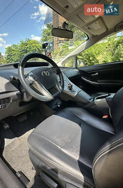 Хетчбек Toyota Prius 2014 в 