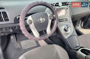 Хэтчбек Toyota Prius 2012 в 