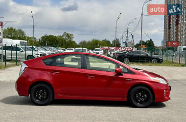 Хэтчбек Toyota Prius 2013 в 