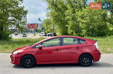 Хэтчбек Toyota Prius 2013 в 