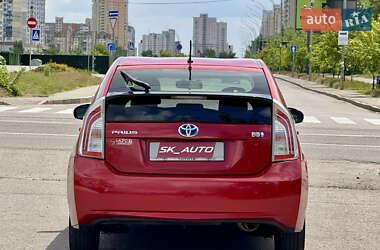 Хэтчбек Toyota Prius 2013 в 