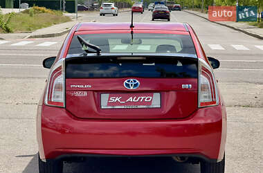Хэтчбек Toyota Prius 2013 в 