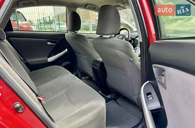 Хэтчбек Toyota Prius 2013 в 