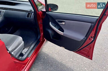 Хэтчбек Toyota Prius 2013 в 