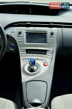 Хэтчбек Toyota Prius 2013 в 
