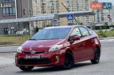 Хэтчбек Toyota Prius 2013 в 