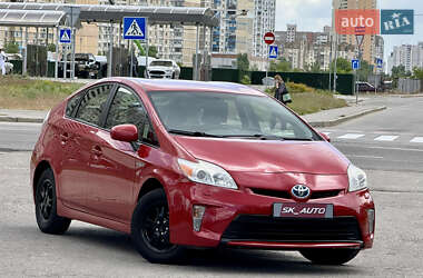 Хэтчбек Toyota Prius 2013 в 