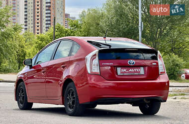 Хэтчбек Toyota Prius 2013 в 