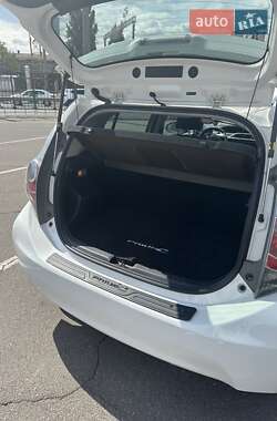 Хэтчбек Toyota Prius 2012 в 